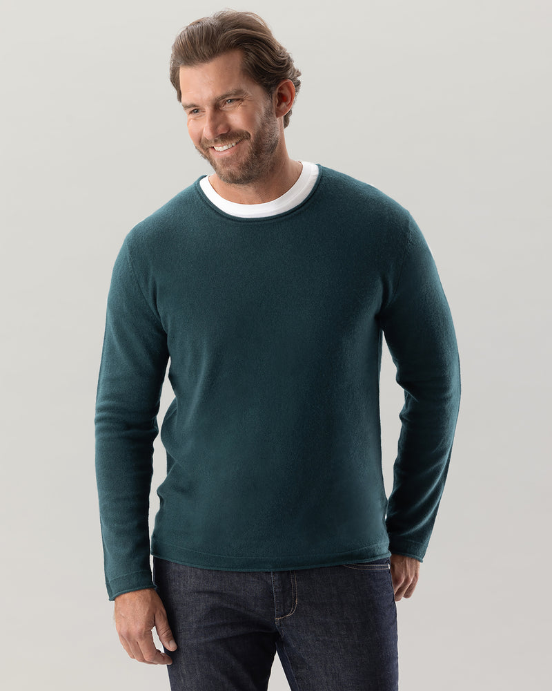 Man wearing Nomad Sweater Pine