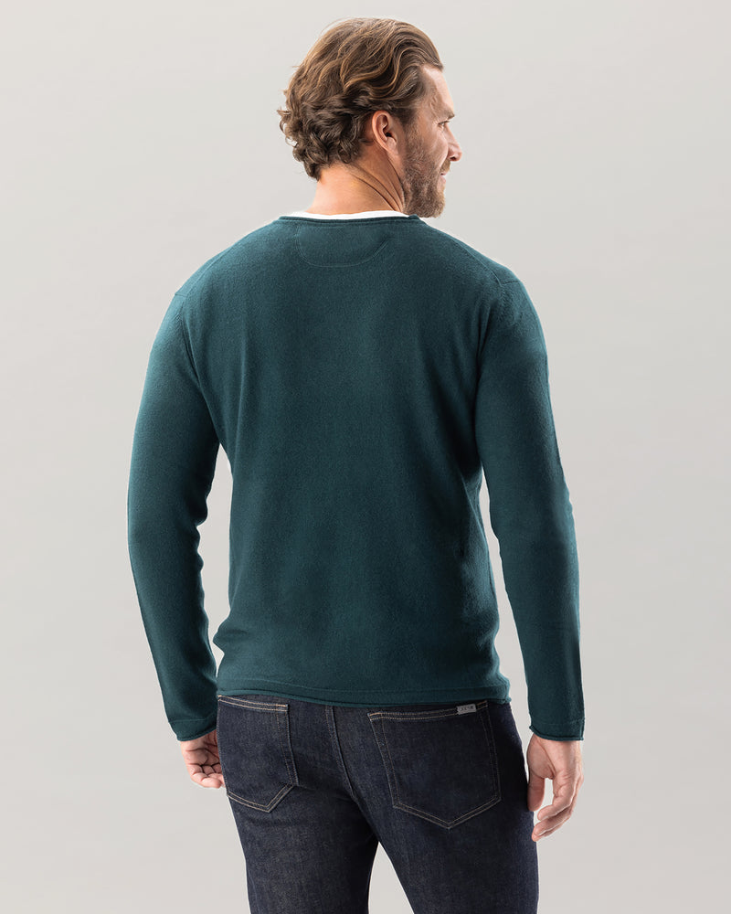 Man wearing Nomad Sweater Pine