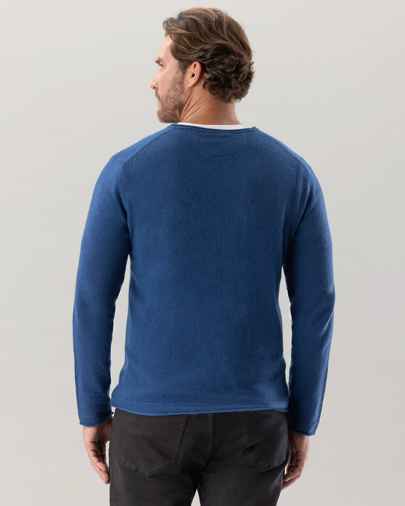 Man wearing Nomad Sweater Ocean