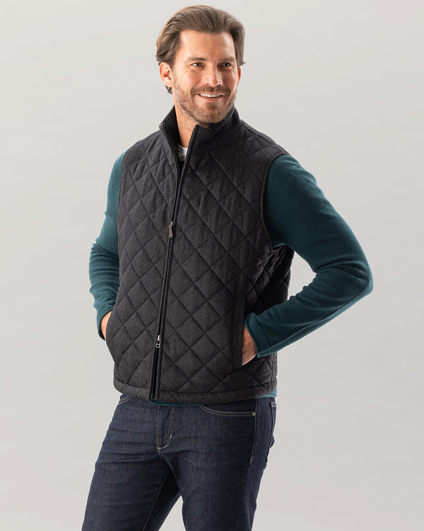 Man wearing Greenpoint vest in Charcoal